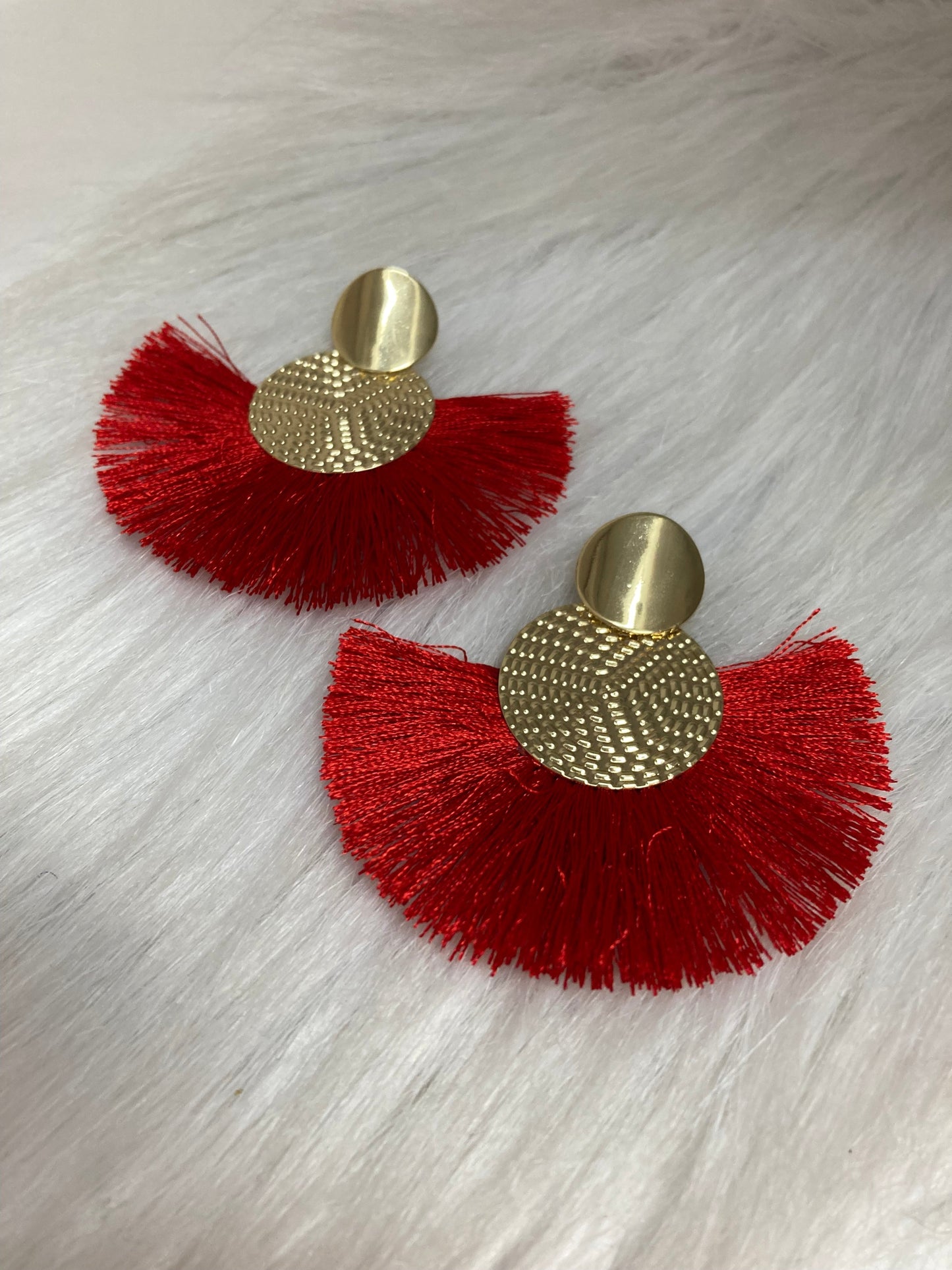Ruby Breeze Tassel Oorbellen – Rood & Goud