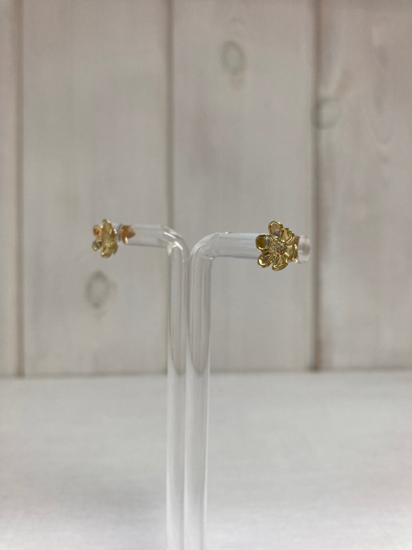 Golden Daisy Oorstuds – Bloemoorbellen Goud