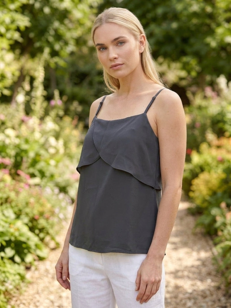 Robe Sienna Sage – Robe Cache-cœur Élégante avec Dentelle et Ceinture à Nouer