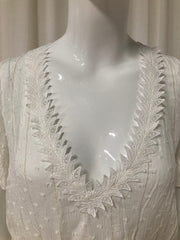 Kilky Witte Korte Jumpsuit met Gouden Strepen en Kant