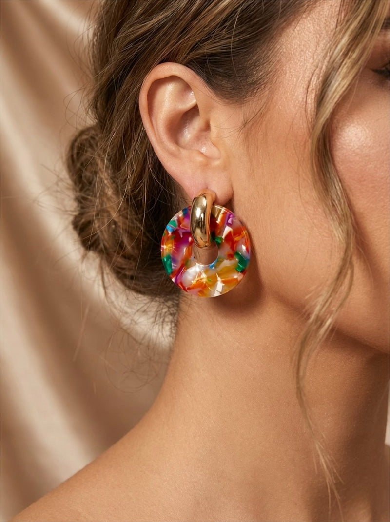 Boucles d'oreilles pendantes Carnival Glow – Résine multicolore et Or