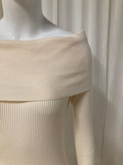 Robe pull épaules dénudées crème