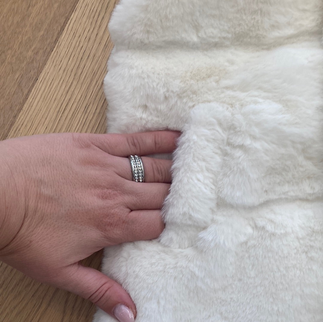 Fluffy bodywarmer creme