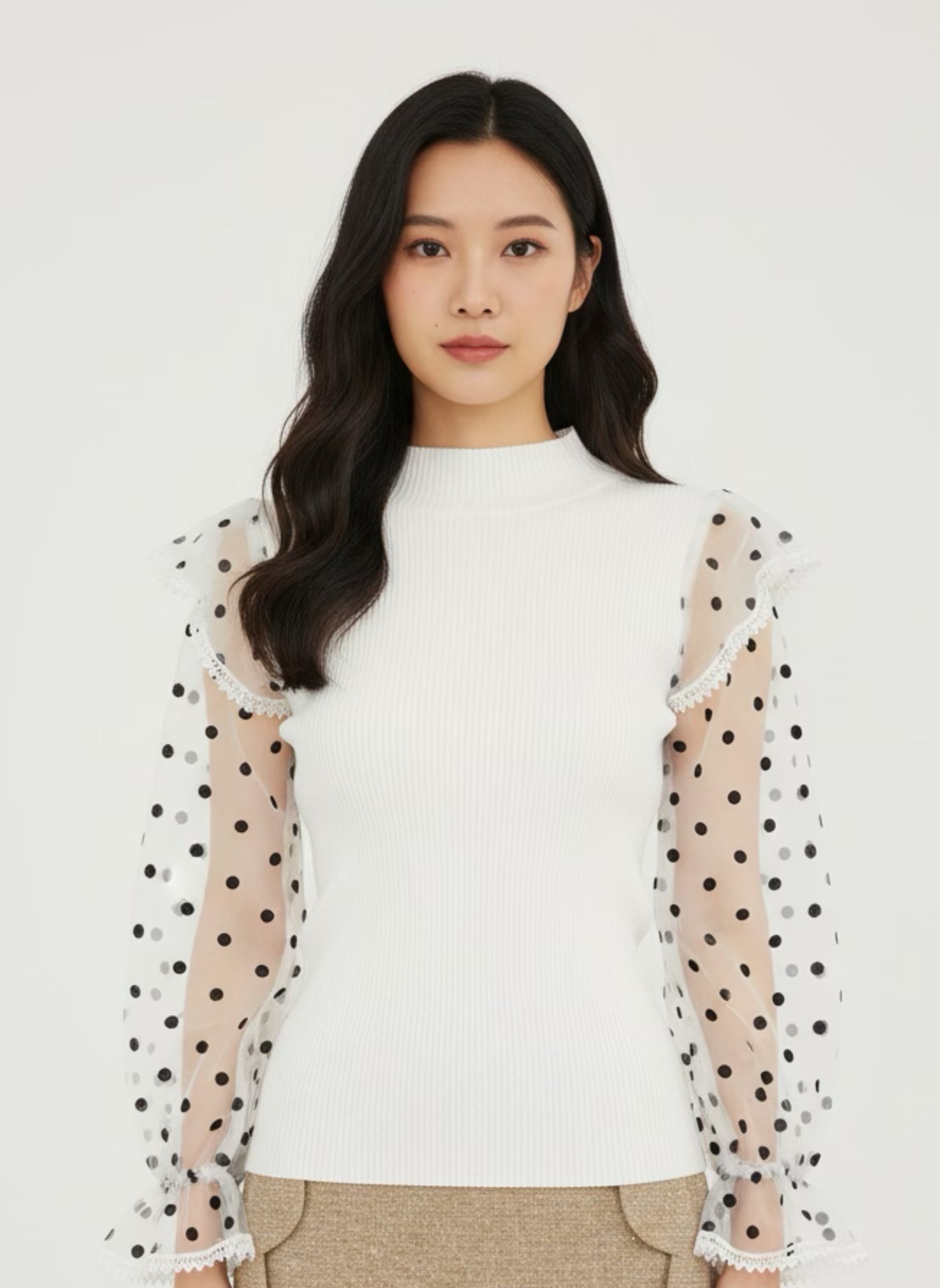 White ribbed sweater with puff sleeves in plumetis tulle