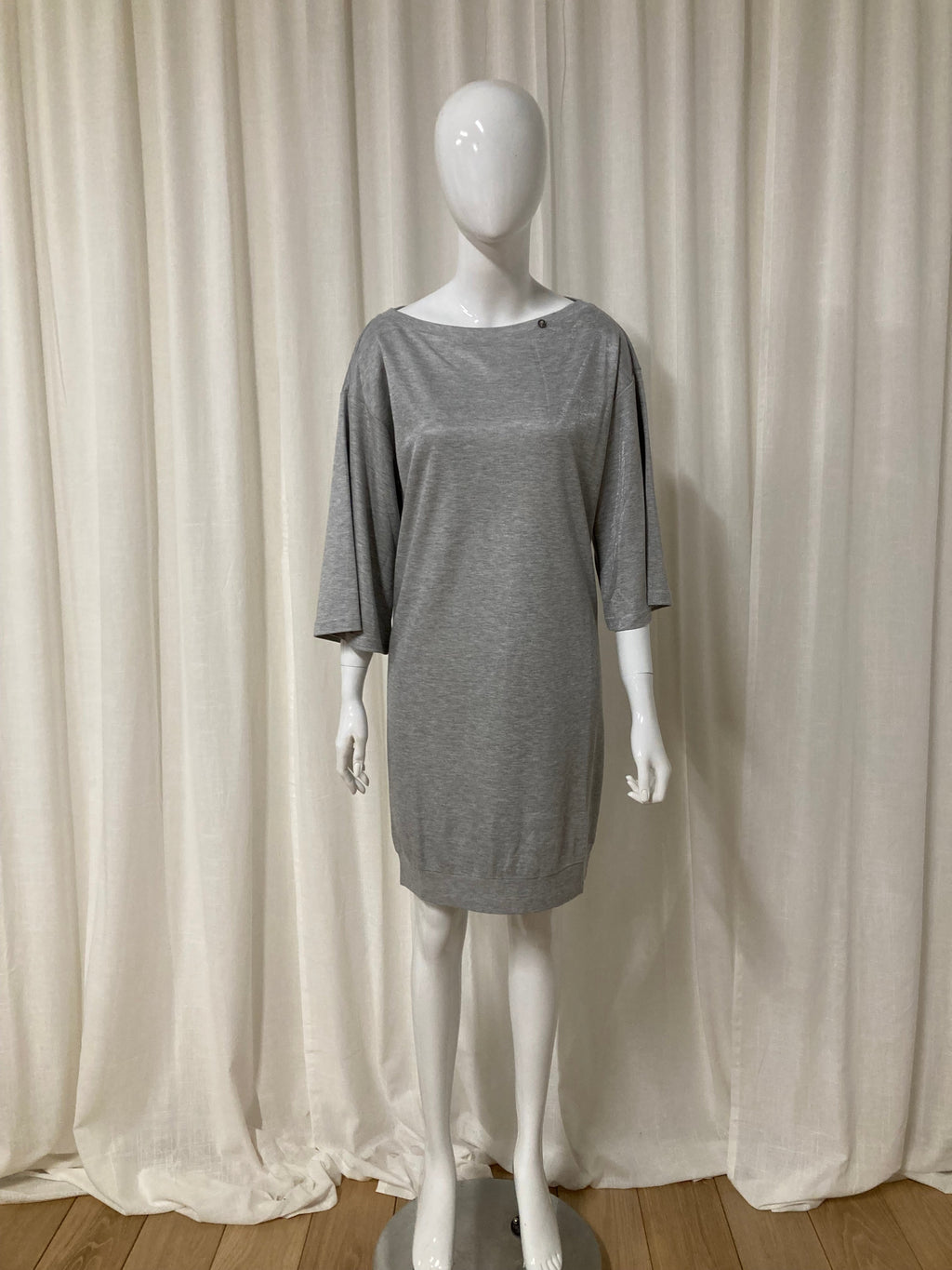 T-shirt dress with shiny coating Grey