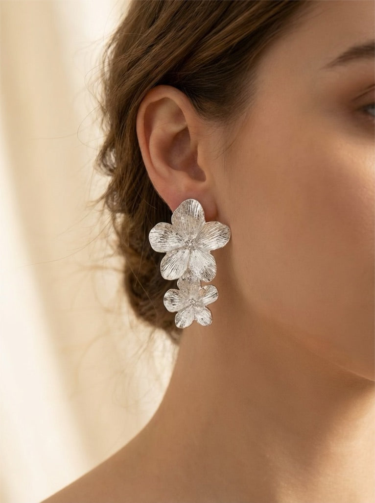 Oorhanger 2 bloemen zilver