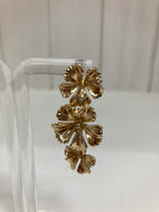 Oorhanger 3 bloemen goud
