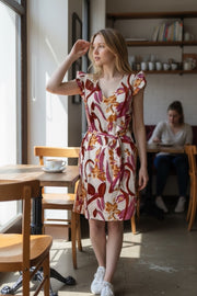 Lina Bloom Jurk – Elegante Bloemenprint Jurk met Taillelint