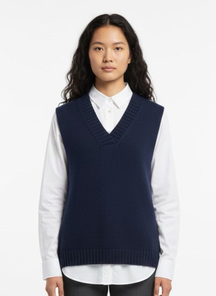 Sleeveless navy sweater in braided knit and v-neck