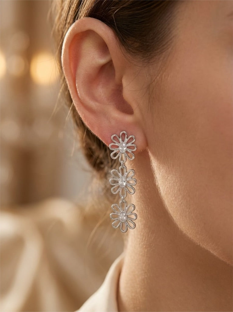Boucles d'oreilles Cascade de marguerites argentées