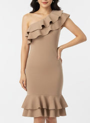 Robe tube asymétrique à volants côtelée beige