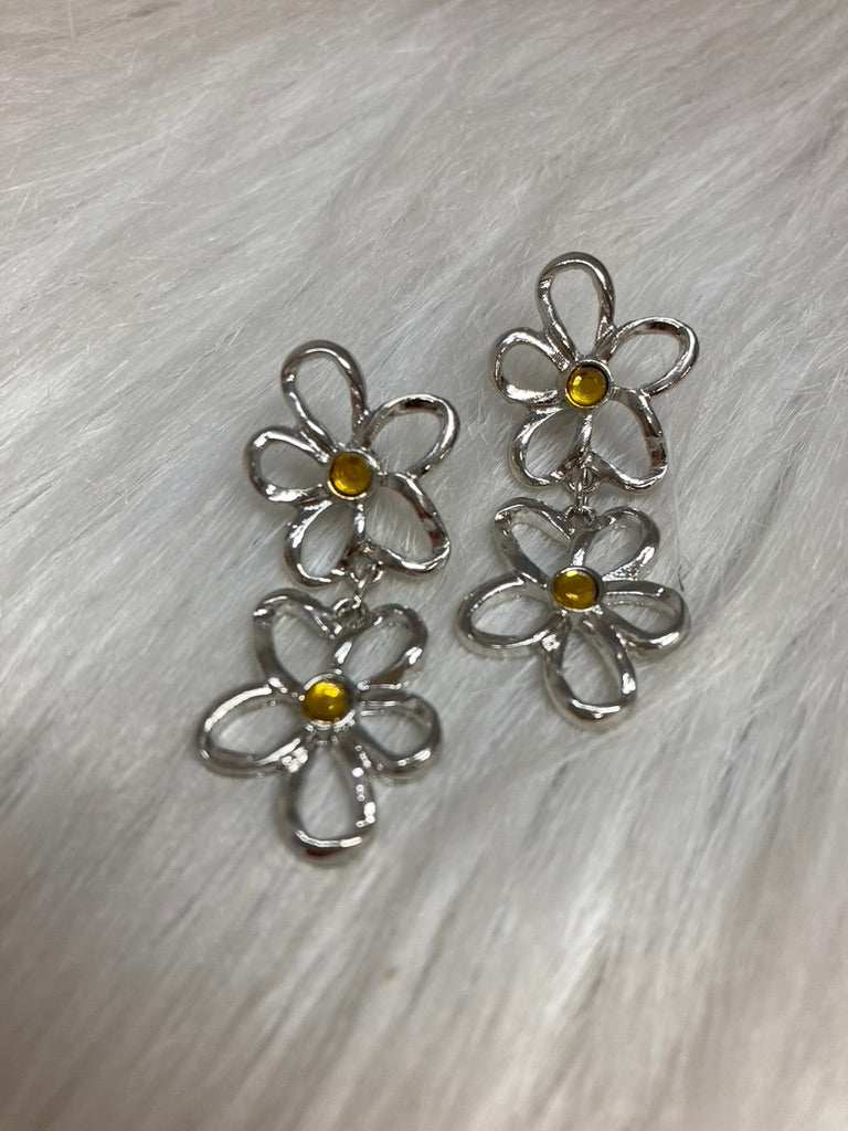 Oorbellen silhouette bloem met steentjes zilver