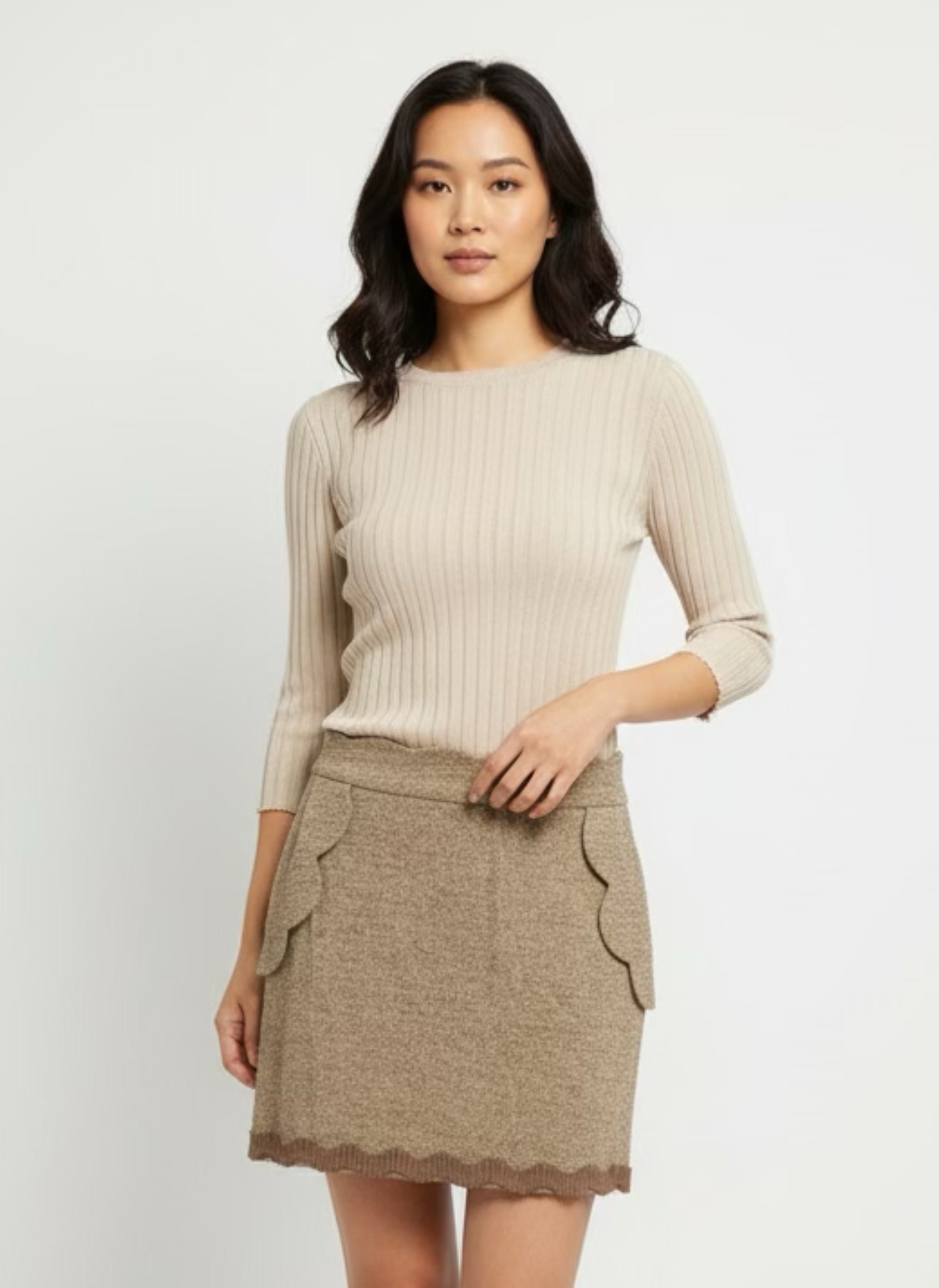 Beige skirt lined in wool with pockets
