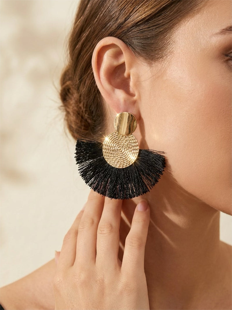 Midnight Breeze Tassel Oorbellen – Zwart & Goud
