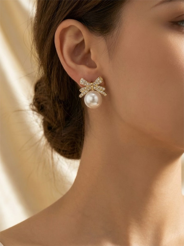 Pearl Bow Elegance Oorbellen – Gouden Strik met Parel