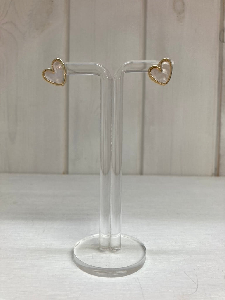 Puces d’oreilles Cœur de Nacre – Petits cœurs dorés au lustre nacré