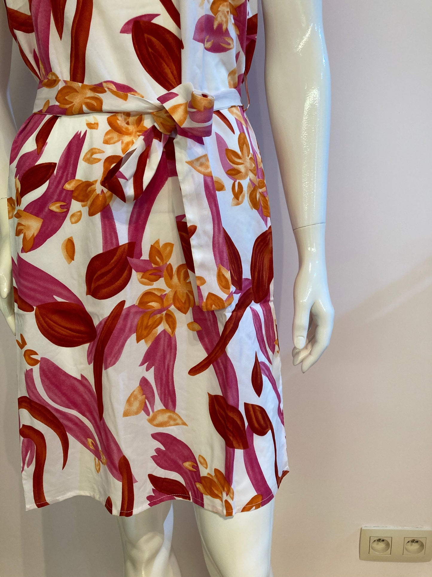 Lina Bloom Jurk – Elegante Bloemenprint Jurk met Taillelint