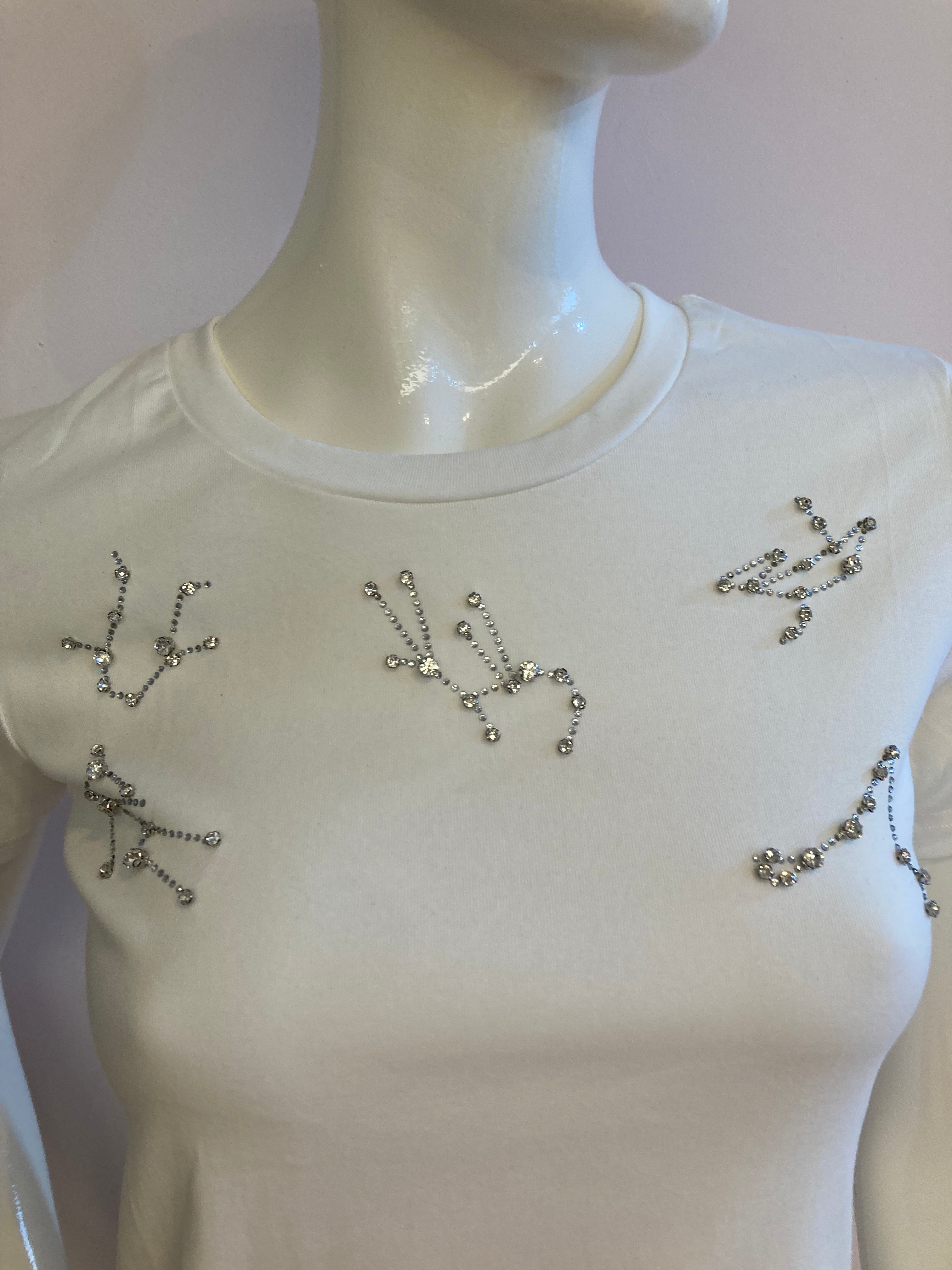 White t-shirt with rhinestones on the bust