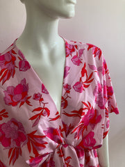 Schilo-Jo Roze Bloemenjurk Dames – Korte Jurk met V-hals