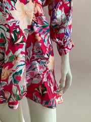 Schilo-Jo Rode Bloemenjurk Dames – Korte Jurk met V-hals en Lange Mouwen