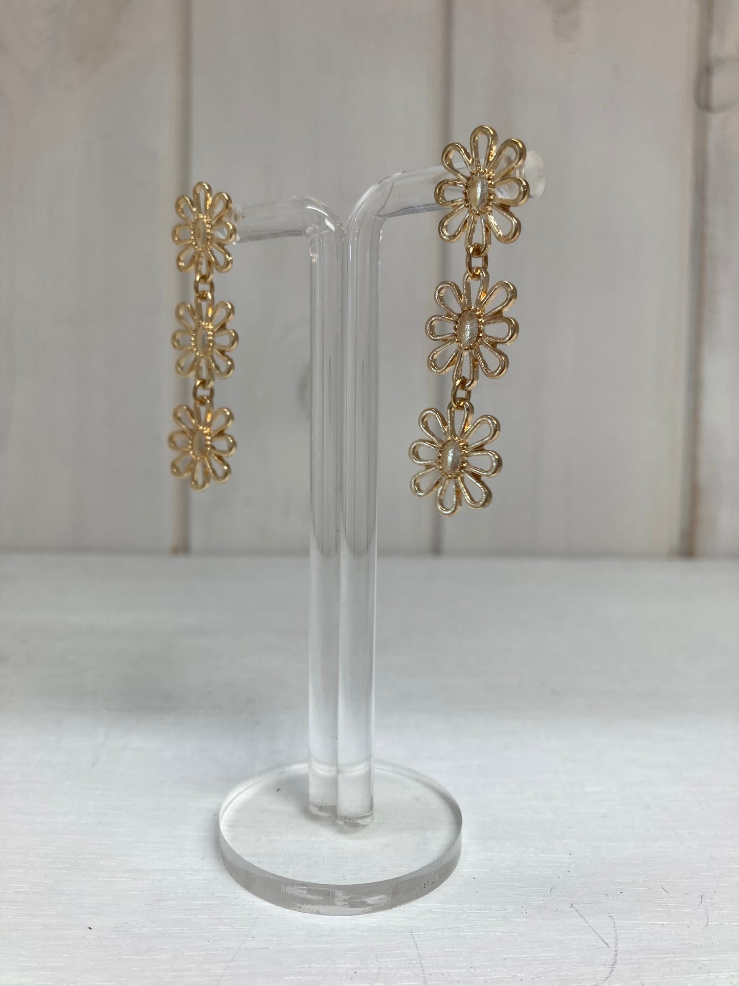 Golden Blossom Oorhangers – Drie Bloemen Luxe Goud