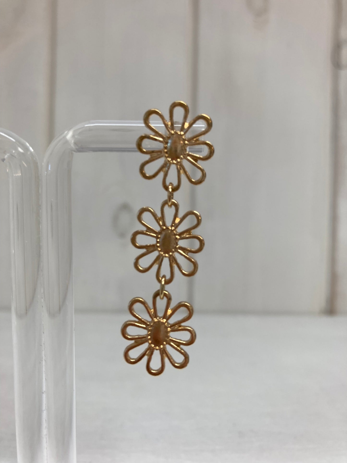 Golden Blossom Oorhangers – Drie Bloemen Luxe Goud
