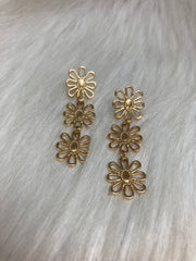 Golden Blossom Oorhangers – Drie Bloemen Luxe Goud