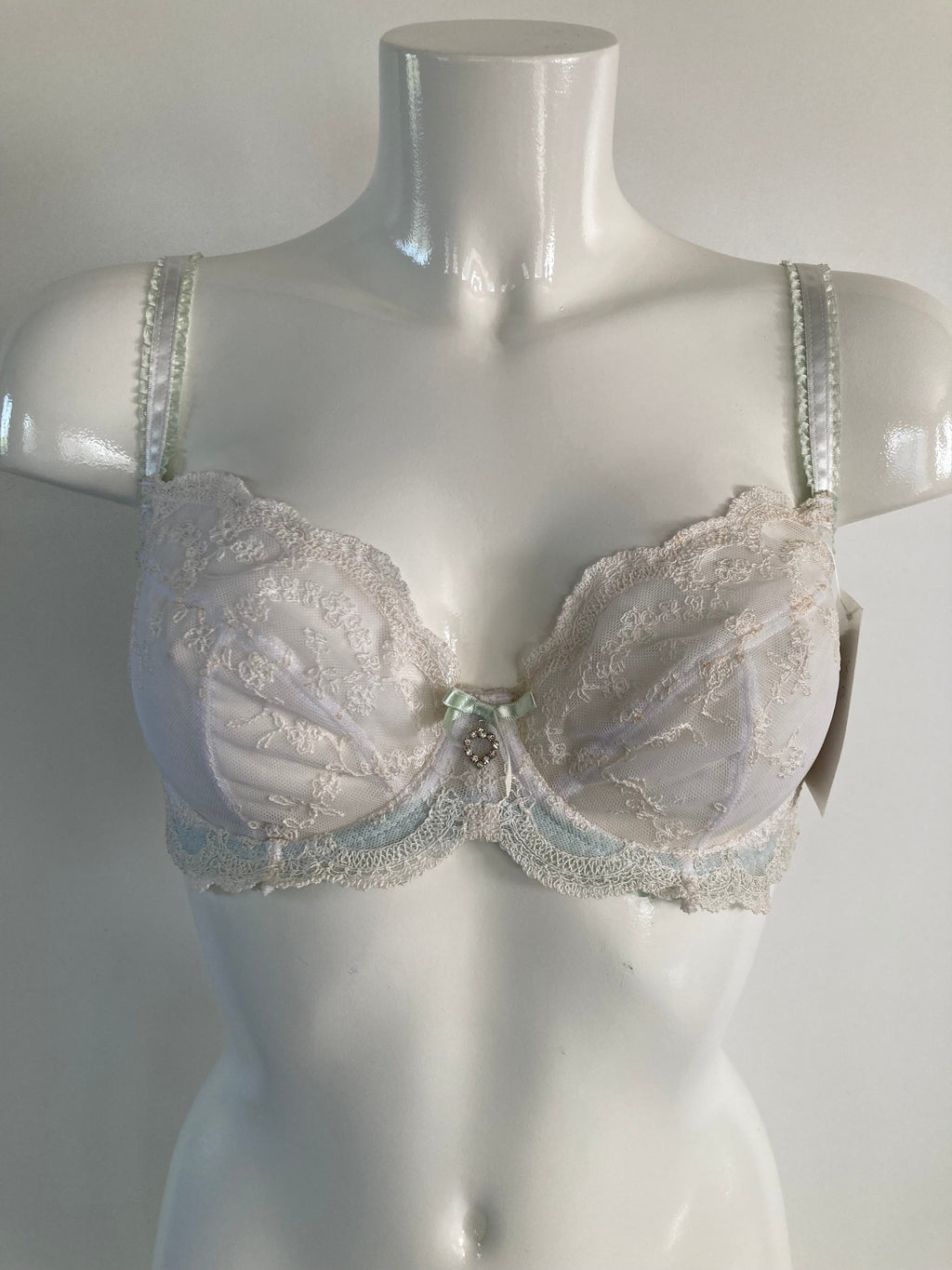 Broderie bra