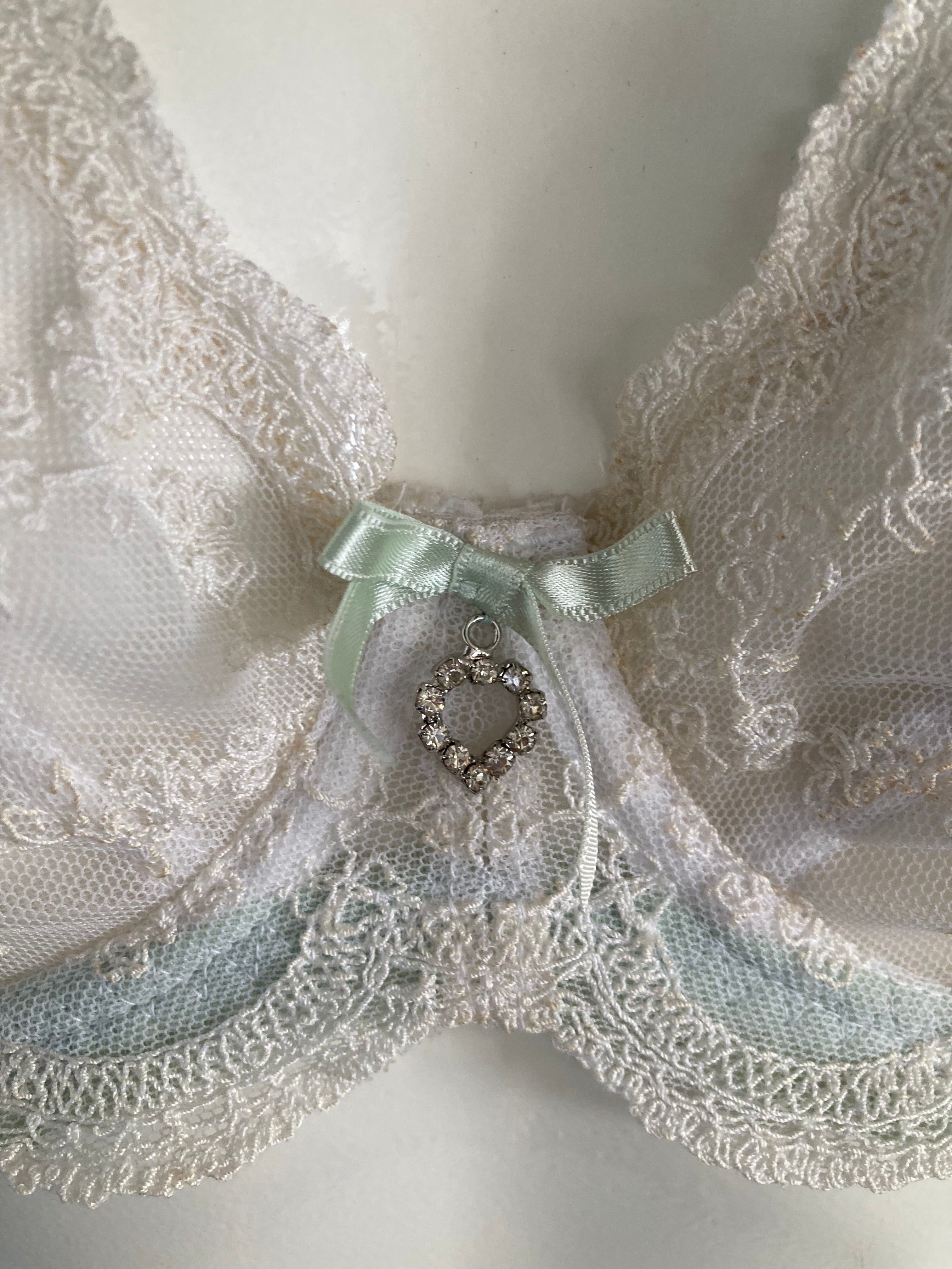 Broderie bra