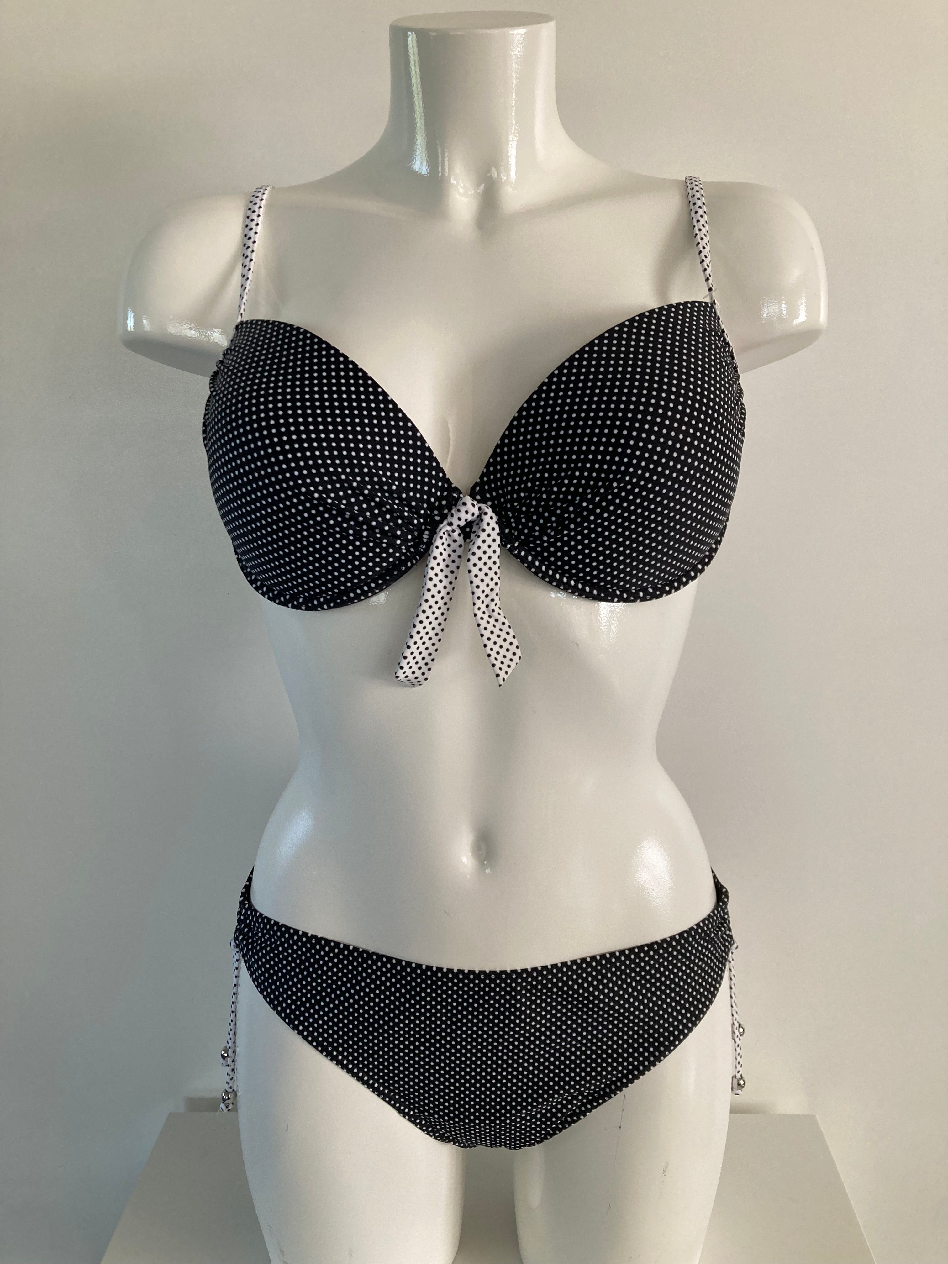 Bikini dee why beach