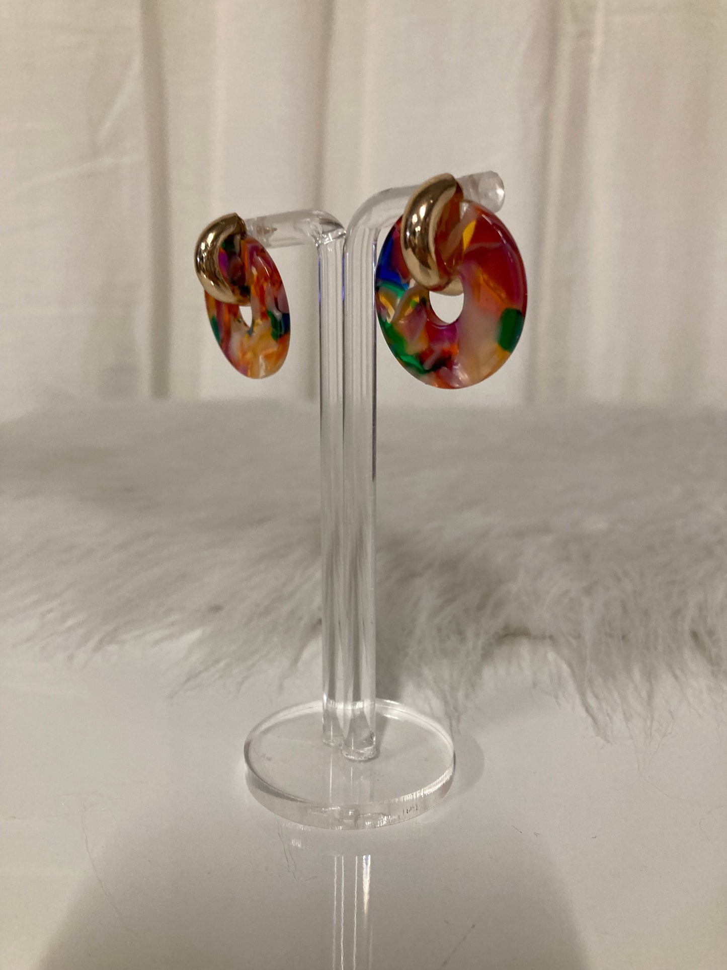 Carnival Glow Statement Oorbellen – Multicolor Resin & Goud
