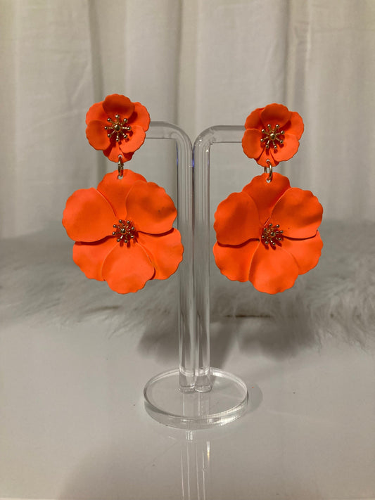 Coral Blossom Statement Oorbellen – Oranje Bloemenoorbellen