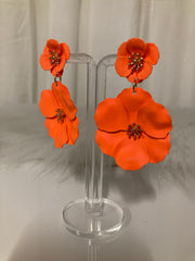 Coral Blossom Statement Oorbellen – Oranje Bloemenoorbellen