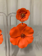 Coral Blossom Statement Oorbellen – Oranje Bloemenoorbellen