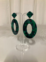 Emerald Tortoise Statement Oorbellen – Groen Gemarmerd Design