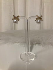 Boucles d'oreilles élégantes nœud de perle – Nœud doré avec perle