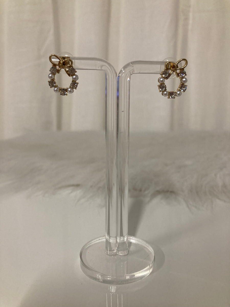 Pearl Bow Wreath Oorbellen – Gouden Strik met Parels & Kristallen