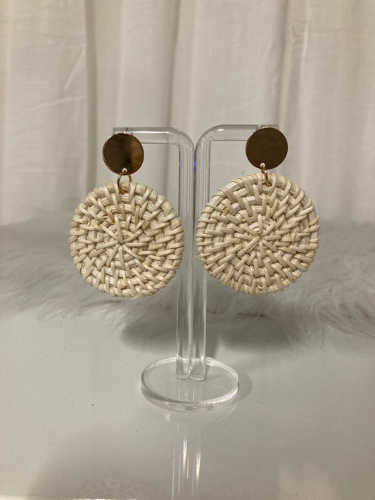 Boucles d'oreilles en rotin blanc perle Ibiza – Style Bohème Chic Affirmé