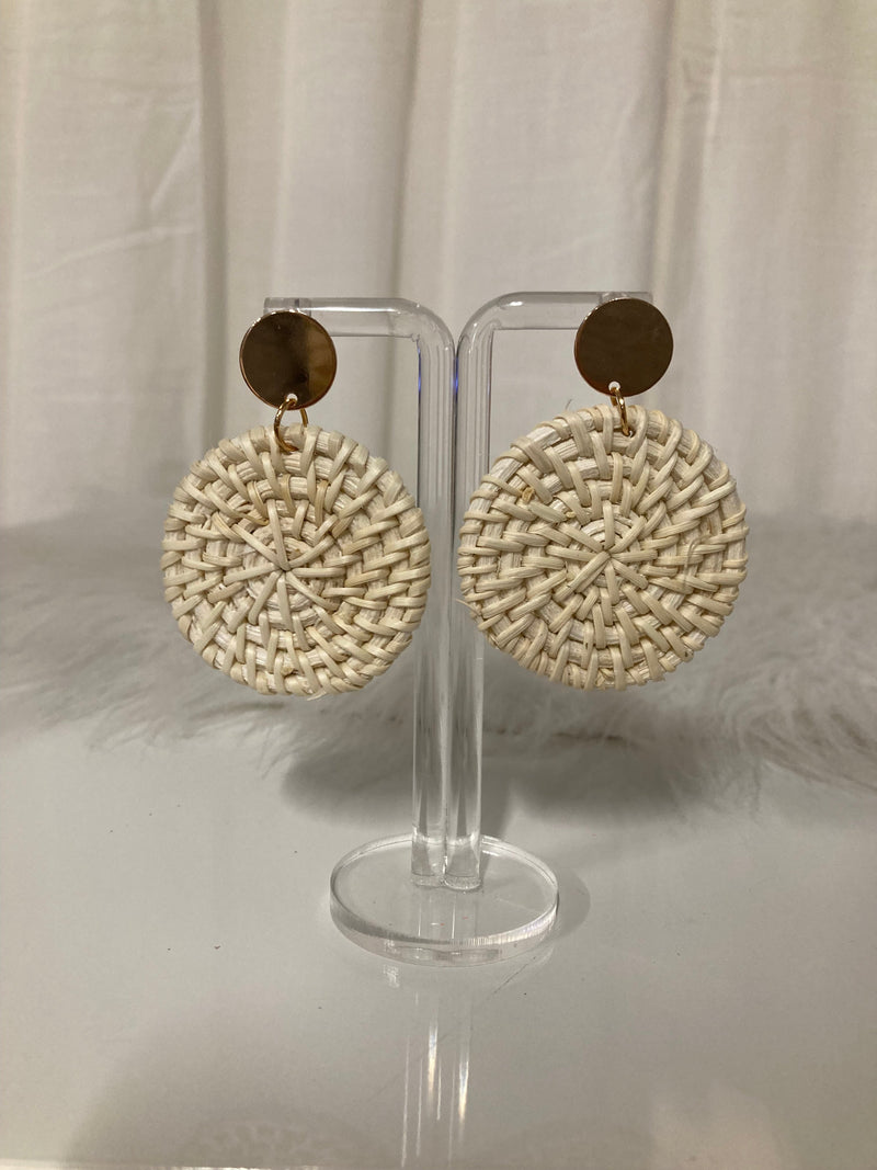 Boucles d'oreilles en rotin blanc perle Ibiza – Style Bohème Chic Affirmé