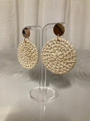 Boucles d'oreilles en rotin blanc perle Ibiza – Style Bohème Chic Affirmé