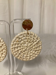 Boucles d'oreilles en rotin blanc perle Ibiza – Style Bohème Chic Affirmé