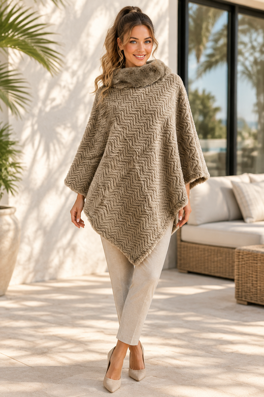 Poncho doux et duveteux, coloris taupe
