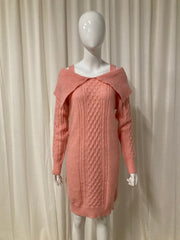 Yehwang Lichtroze Kabelgebreide Trui-jurk met Off-shoulder Halslijn