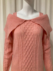 Yehwang Lichtroze Kabelgebreide Trui-jurk met Off-shoulder Halslijn