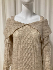 Yehwang Beige Kabelgebreide Trui-jurk met Off-shoulder Halslijn