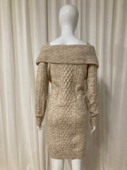 Yehwang Beige Kabelgebreide Trui-jurk met Off-shoulder Halslijn