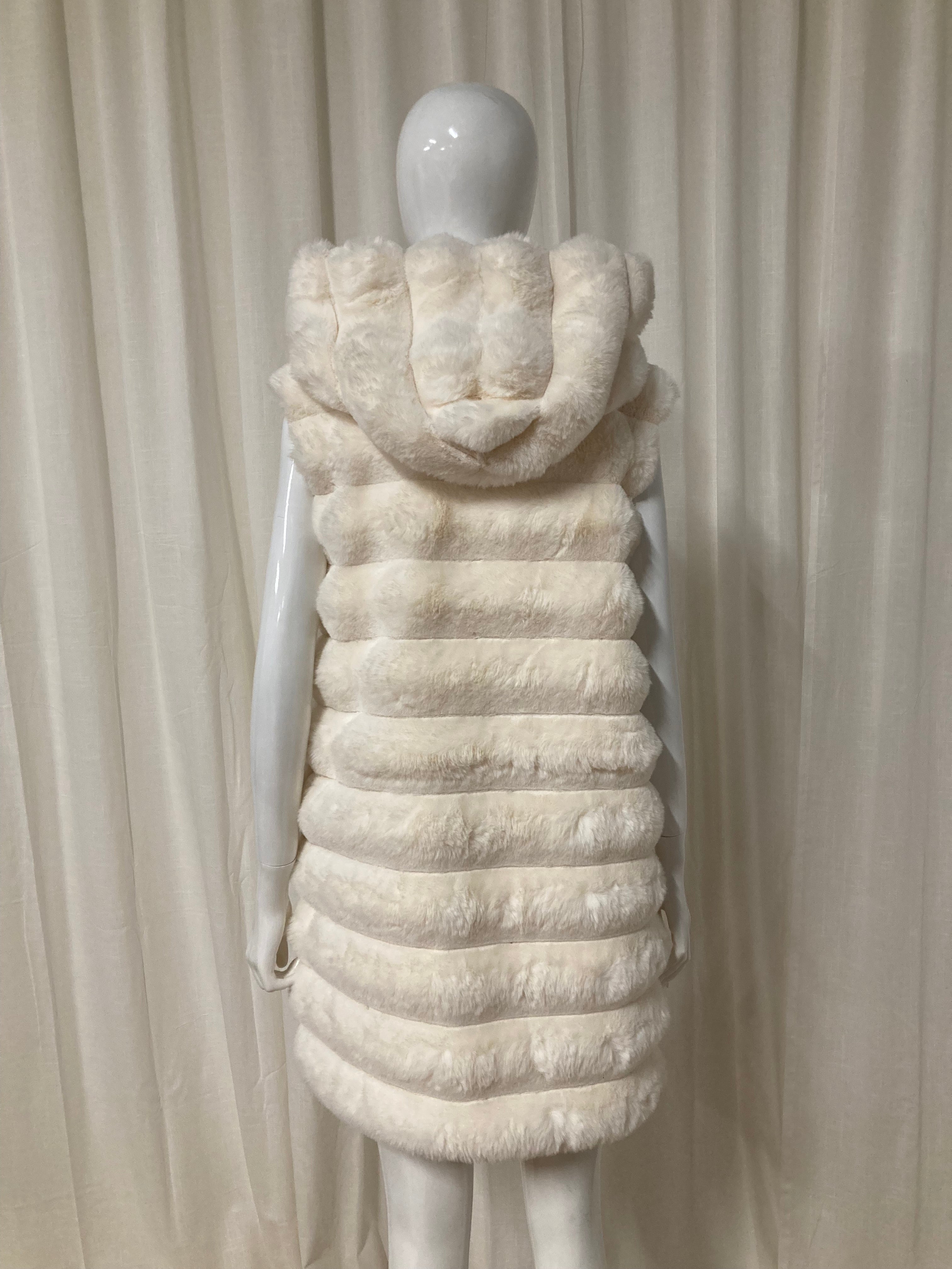 Sleeveless coat with sleeveless hood Ecru